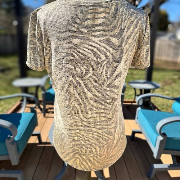 SOLD. NWT White House Black Market Animal Print Short-Sleeve V-neck Top - Picture 6 of 8